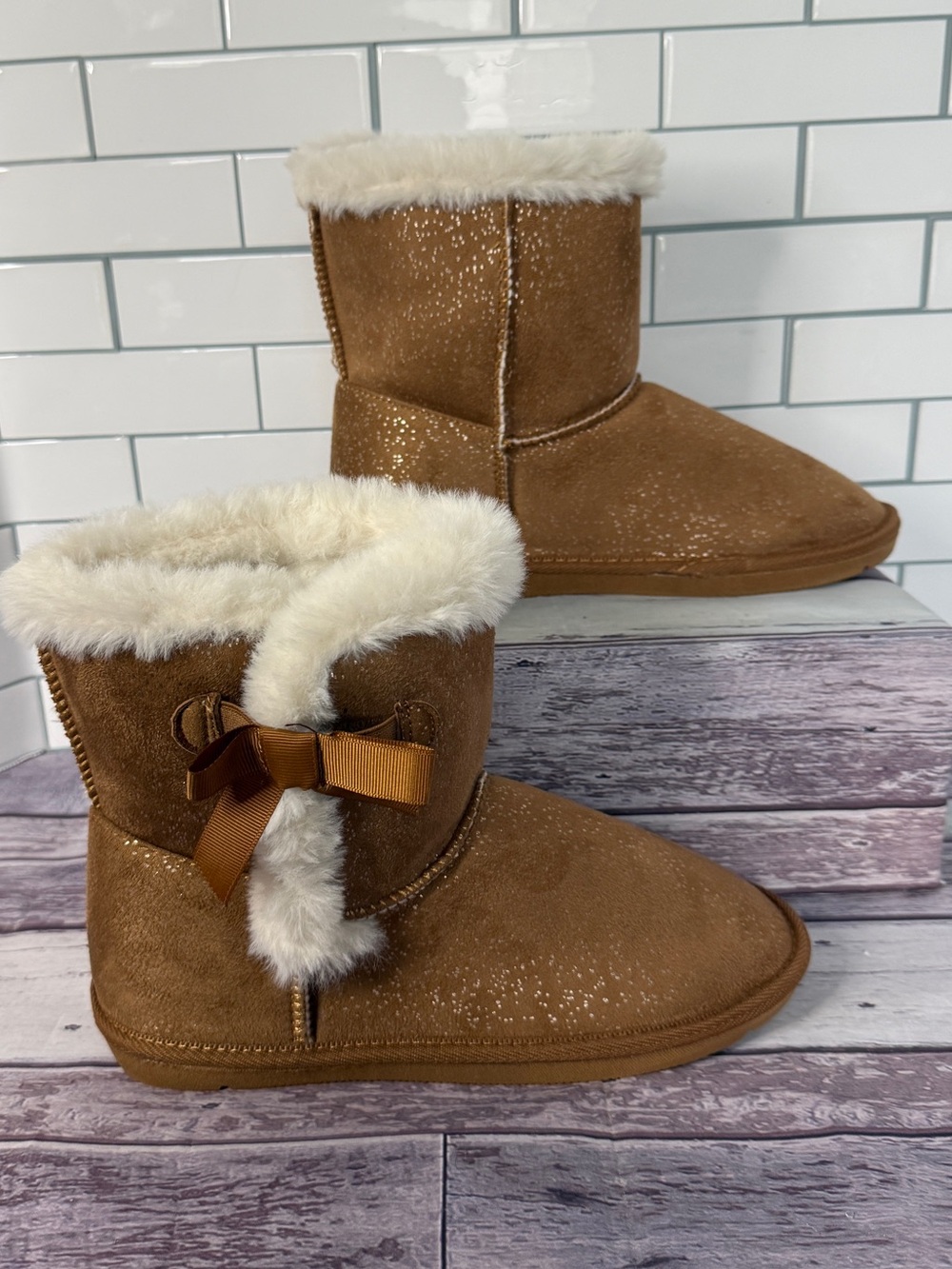 L&D Women’s Tan Cozy Faux Suede Pull On Winter Boots with a side bow Size 6 - Picture 4 of 10